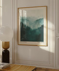 Tonalità verde bosco intenso in questa stampa artistica raffigurante una montagna.
