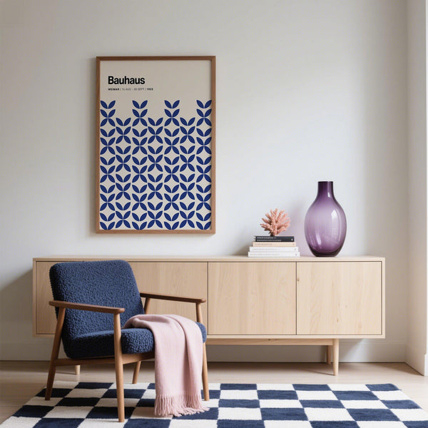 Motivo ripetuto utilizzato in semplici decorazioni murali per un arredamento pulito e moderno.