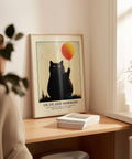 Gatto nero con palloncino arancione, poster divertente per interni eccentrici