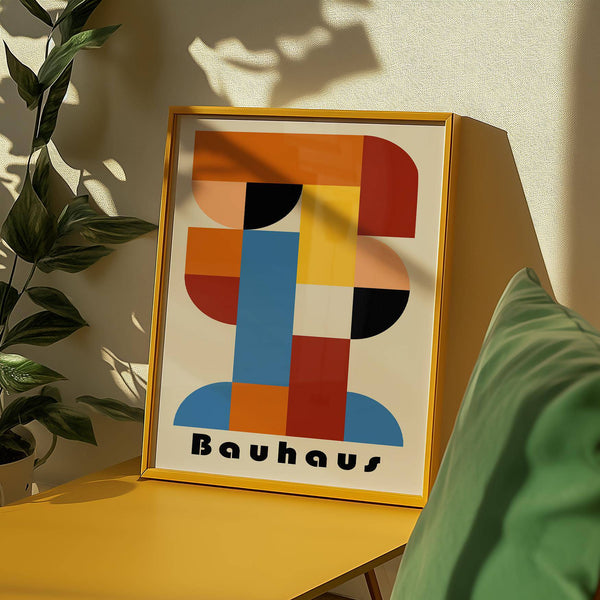 Decorazioni murali ispirate al Bauhaus con motivi geometrici colorati per un ufficio