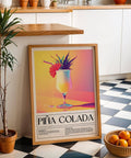Decorazione murale luminosa e colorata con drink Piña Colada per l'arredamento estivo