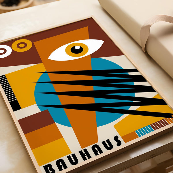 Poster geometrico ispirato al Bauhaus nei colori marrone, giallo e blu