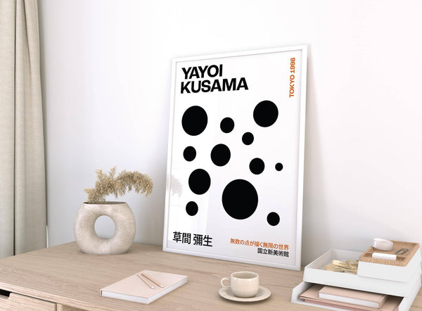 Moderna stampa astratta a pois di Yayoi Kusama, perfetta per interni artistici