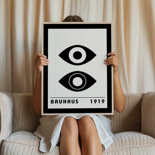 Stampa artistica astratta in stile Bauhaus caratterizzata da linee pulite e simmetria