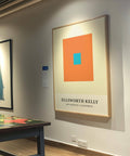 Opera d'arte di Ellsworth Kelly ad alto contrasto con blu e arancione intensi