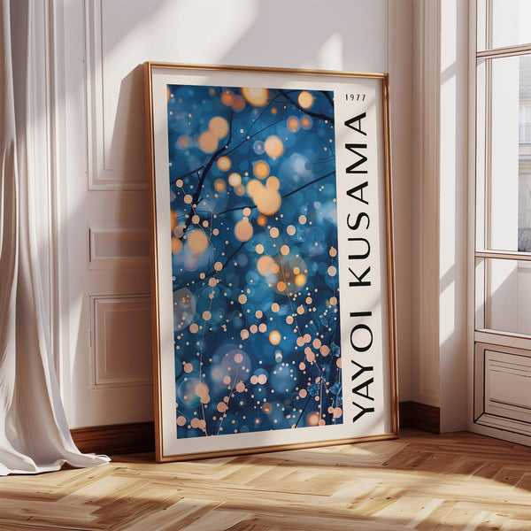 Espressiva decorazione da parete blu navy per soggiorno dall'estetica sognante